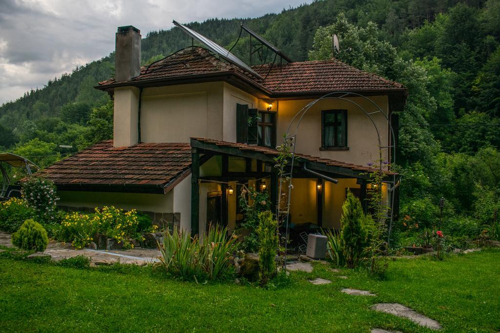 Guest House Verbena Apriltsi  Esterno foto